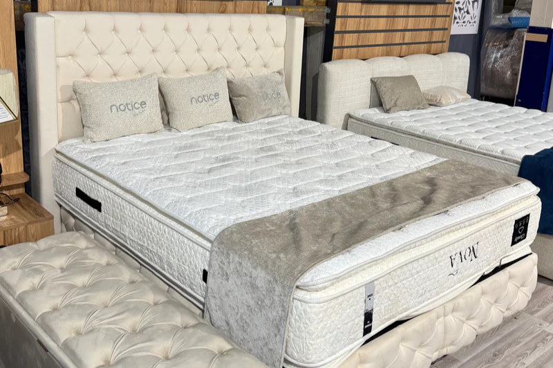 Pack complet Lit coffre Armony Clouté Bianca + Matelas Nova Premium 32cm