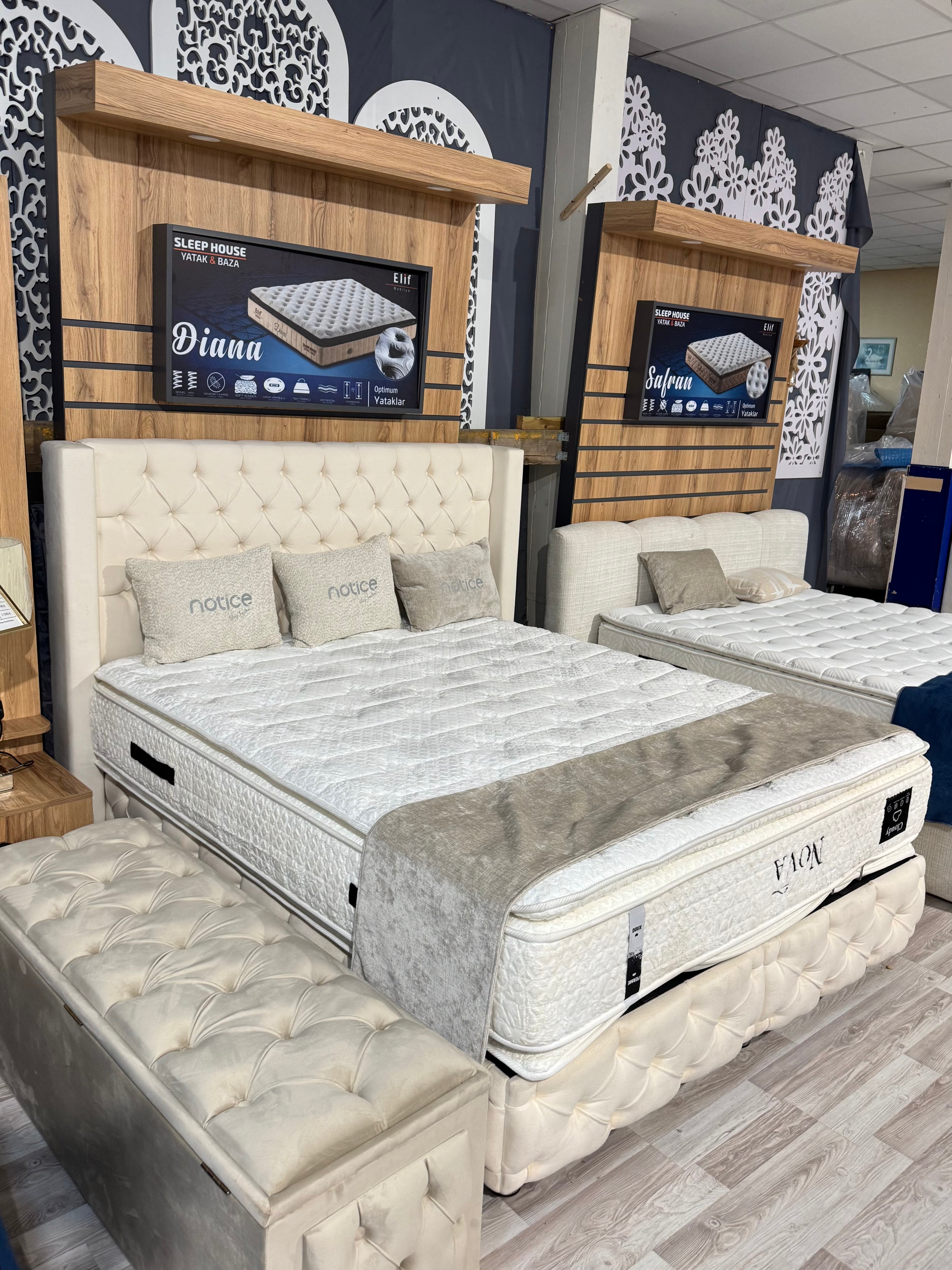 Pack complet Lit coffre Armony Clouté Bianca + Matelas Nova Premium 32cm